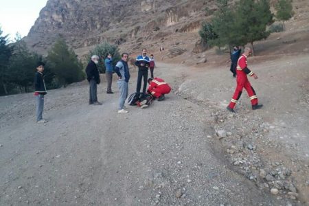 نجات ۲ جوان گرفتار در ارتفاعات مخملکوه