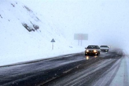 بارش برف در گردنه‌های لرستان