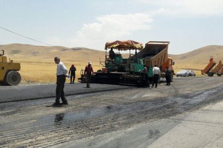 زیرسازی، ساخت ابنیه فنی و آسفالت ۱۰۱ کیلومتر از راه های روستایی دلفان