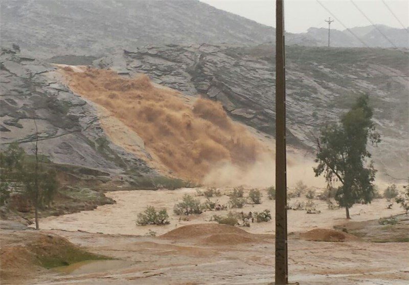 قطع برق ۵۴ روستای منطقه سپیددشت بر اثر طغیان رودخانه