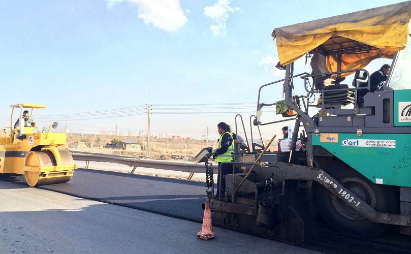 اجرای ۶۳ کیلومتر روکش آسفالت حفاظتی در محورهای مواصلاتی لرستان