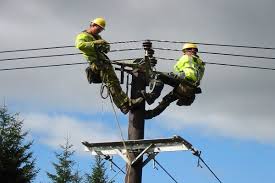 جمع آوری بیش از ۱۰ هزار متر شبکه فرسوده برق در اشترینان