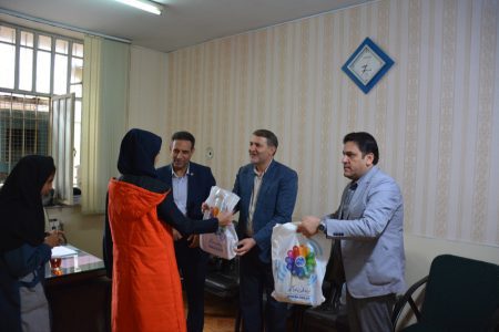 توزیع بیش از ۱۲۰ بسته لوازم تحریر بین دانش‌آموزان نیازمند مناطق محروم لرستان