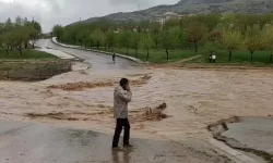 پل جهادگران خرم آباد زیر آب رفت
