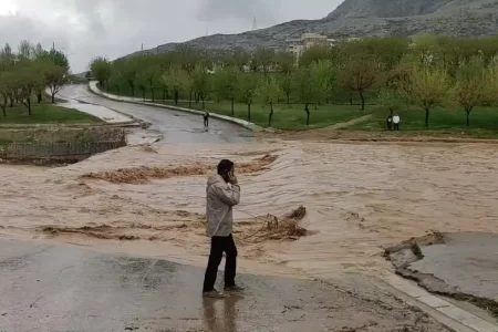 پل جهادگران خرم آباد زیر آب رفت