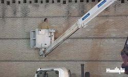 پاکسازی دیواره ضلع غربی تپه قلعه فلک‌الافلاک