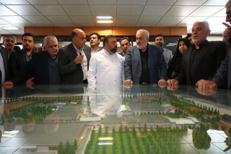 بازدید وزیر صنعت معدن و تجارت از کارخانه داروسازی اکسیر بروجرد