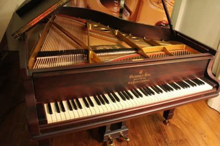 توقیف پیانوهای میلیاردی قاچاق در خرم آباد