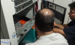 تعویض باطری های سایت تلفن همراه بخش افرینه