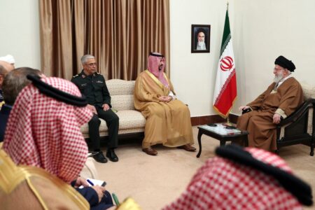تقدیم پیام پادشاه عربستان به رهبر انقلاب