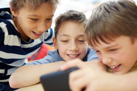 «همه این کارو می‌کنند»؛ چرا نوجوانان به این جمله پناه می‌برند!