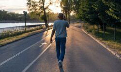 کاهش احتمال ابتلا به سرطان با انجام کارهای منزل و پیاده‌روی