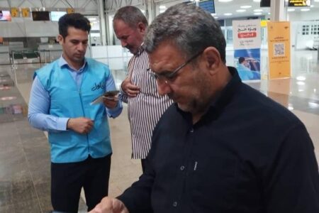 استقرار و خدمات رسانی تیم همراه اول مخابرات منطقه لرستان به حجاج اعزامی در فرودگاه خرم آباد