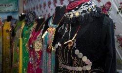 پشت هر لباس و مدی یک هویت و تاریخ نهفته است