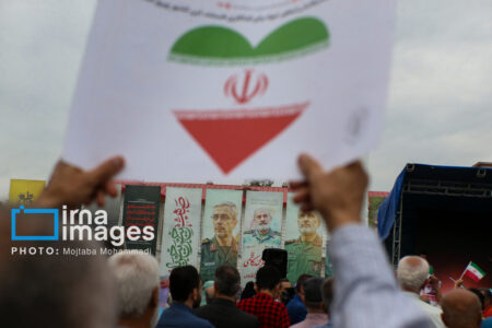 وقتی ایران ایستاده است