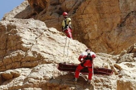 نجات ۳ کوهنورد گرفتار در قله «ازنادر» اشترانکوه