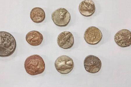 کشف ۱۱ سکه اشکانی در خرم‌آباد