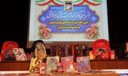 توزیع بسته‌های لوازم‌التحریر بین خانواده‌های زندانی‌ در خرم‌آباد