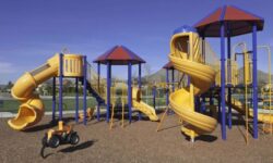 پلمب ۲۵ وسیله بازی غیراستاندارد در پارک‌های دورود