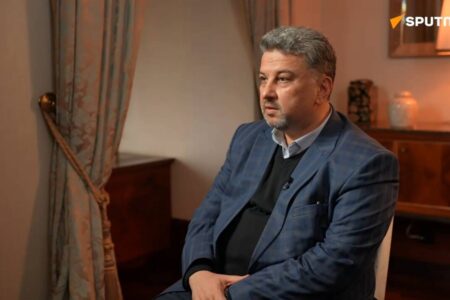 تبادل ۳۰۰ مگاوات برق از مسیر آذربایجان عملیاتی است / توسعه انرژی‌های تجدیدپذیر ایران تا ۳۰ هزار مگاوات