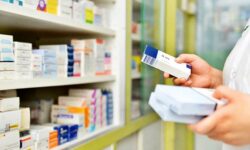 طلب ۱۵۰ همتی تامین اجتماعی از کارفرماها/ سیاست‌های دارویی کشور ناکارآمد است