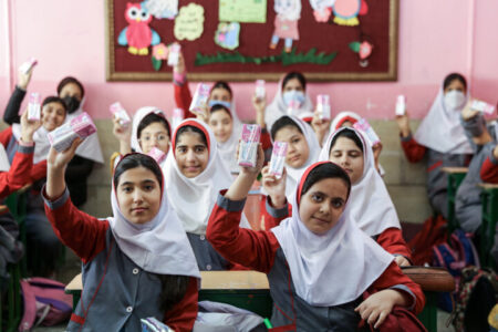 توزیع شیر در مدارس؛ حمایت دولت چهاردهم از سلامت دانشآموزان