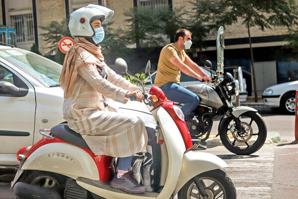 موتورسواری زنان پشت سد قانون یا فرهنگ دستوری!