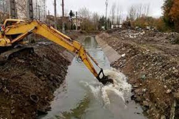 لایروبی تقاطع‌های هندسی و نقاط مستعد آب‌گرفتگی لرستان